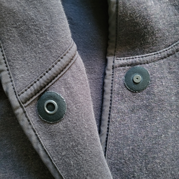 LULULEMON | City Bound Snap Button Close Strap Hooded Reversible jacket - Picture 13 of 15